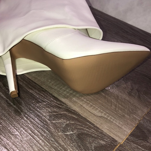 Shoe Dazzle No Regrets Fold White Heeled Boots with Stiletto Heel New - Picture 7 of 8